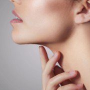 Lifting non chirurgico del collo Lifting non chirurgico del collo