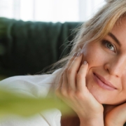 Pelle del viso cadente a 40 anni: scopri il lifting non invasivo viso